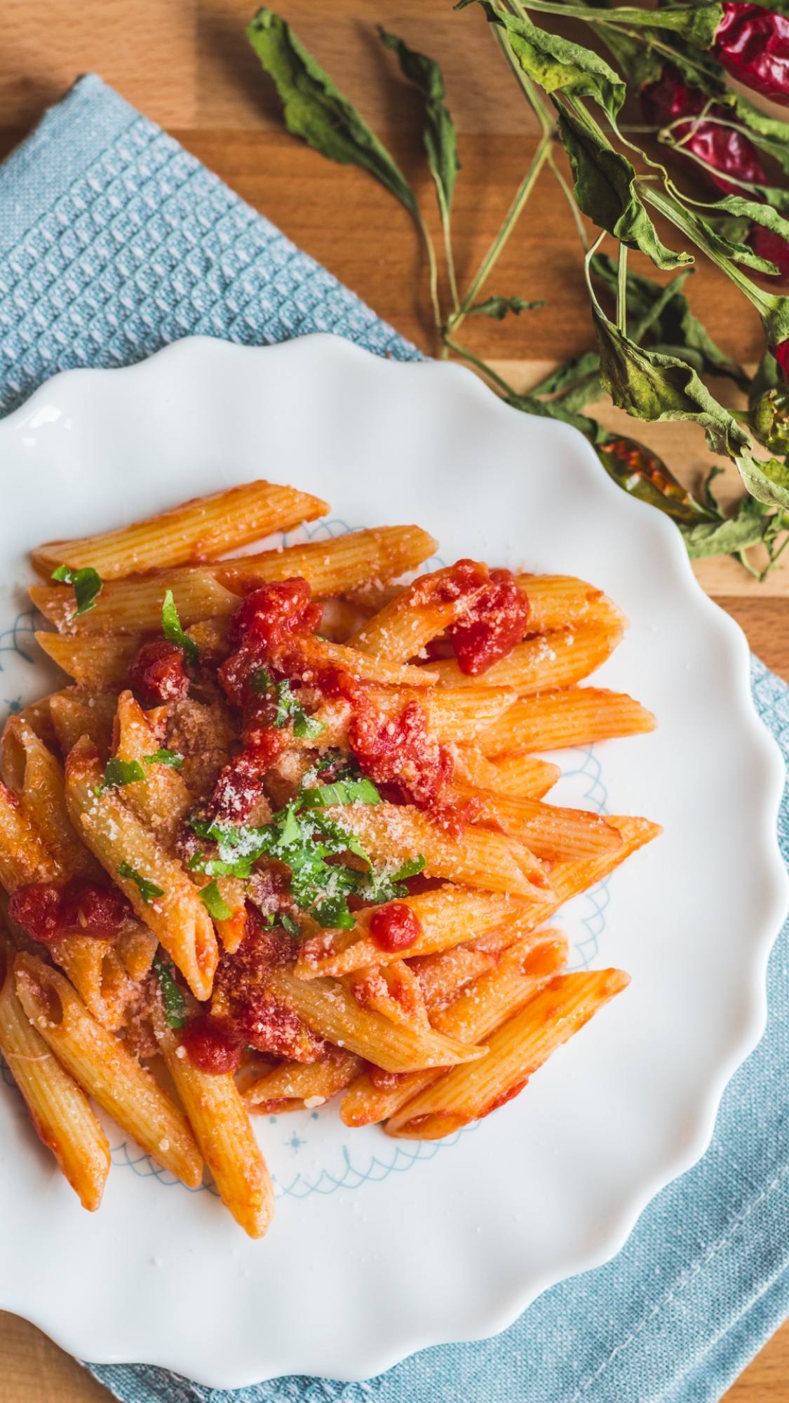 Il sugo all'arrabbiata: dalla tradizione romana al cinema d'autore