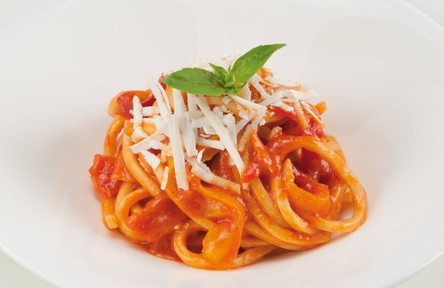 Troccoli con crema di peperoni e ricotta salata